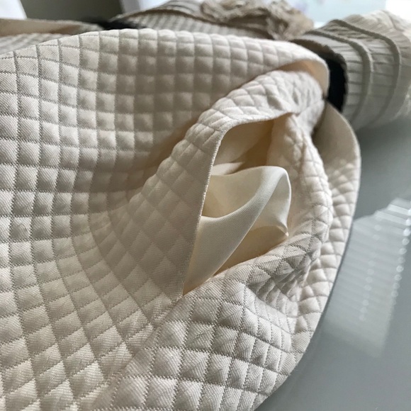 BCBGMaxAzria | Quilted Jacquard Balloon Dress - Picture 4 of 8